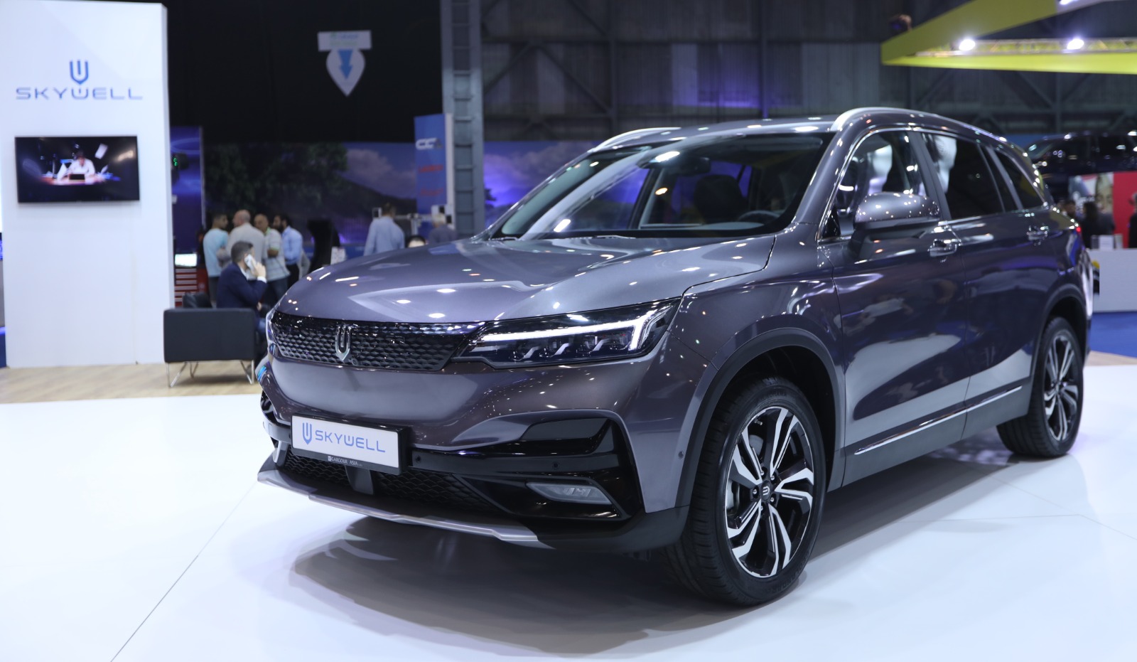  غرغور آسيا تطلق سيارةSUV   SKYWELL ET5الكهربائية بالكامل في معرض   E-Motorshow