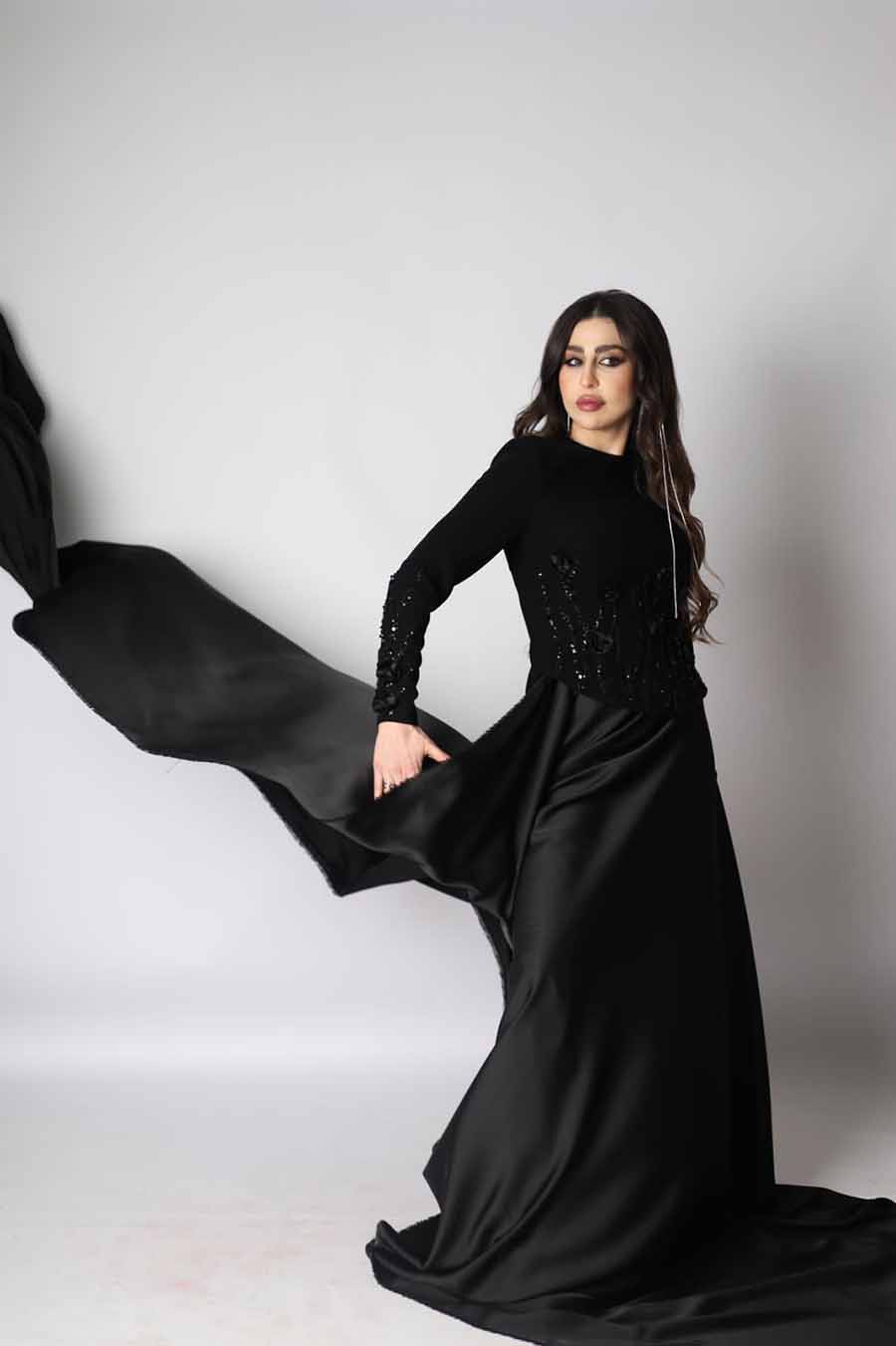 ميسم أبو سعيد تتألق بالتصاميم الكلاسيكية السوداء التي تعطي المرأة رونقاً مميزاً!