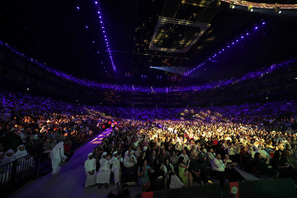حفل تاريخي وحشد هائل من الحضور تخطى أكثر من 14 ألف شخص في دبي حسين الجسمي يستمر في تحطيم الأرقام القياسية والصعبة
