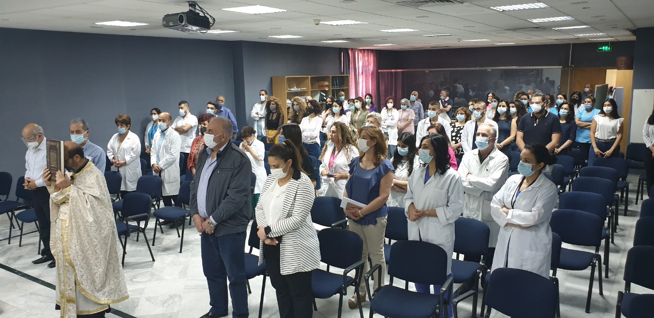 المطران درويش رفع الصلاة على نية الممرضين والممرضات في يومهم العالمي