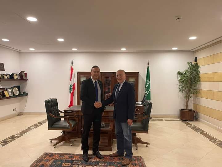دبوسي يبحث تطوير العلاقات الاقتصادية مع سفير لبنان في السعودية فوزي كبارة