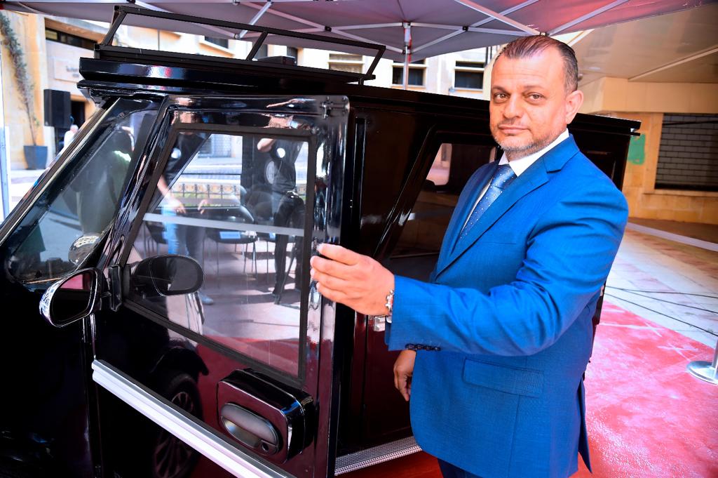 إطلاق سيارة ليرة في احتفال رسميّ: ابتكار صناعيّ لبناني جديد يبصر النور في خضمّ الأزمة!