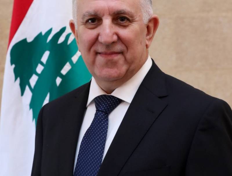 فهمي اتصل بمحافظ بعلبك الهرمل وابلغه بالتعليمات الى القوى الامنية لضبط الوضع في المدينة  Download فهمي اتصل بمحافظ بعلبك الهرمل وابلغه بالتعليمات الى القوى الامنية لضبط الوضع في المدينة الثلاثاء 16 حزيران 2020 الساعة 14:13سياسة     وطنية - أجرى وزير الداخلية والبلديات العميد محمد فهمي اتصالا هاتفيا بمحافظ بعلبك الهرمل بشير خضر ابلغه فيه التعليمات الموجهة الى القوى الامنية لضبط الوضع في مدينة بعلبك العزيزة على قلب اللبنانيين جميعا.  وتمنى الوزير فهمي على خضر تكثيف التنسيق مع الاجهزة الامنية، للحفاظ على سلام