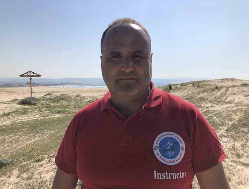 فريق المركز اللبناني للغوص يقوم بعمليات مسح وكشف للمناطق الملوثة بالبقع النفطية