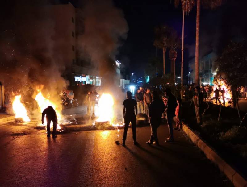 قطع طريق سينيق جنوبي صيدا بالإتجاهين