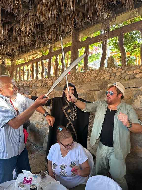 بوسطة الزمن الجميل بين الحدود اللبنانية و الفلسطينية . د..هراتش مكرما في مهرجان زهرة الوزاني