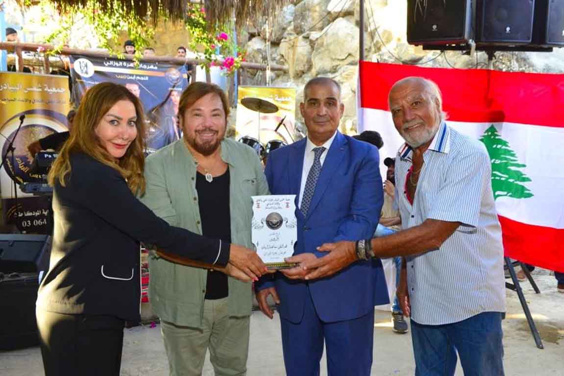 بوسطة الزمن الجميل بين الحدود اللبنانية و الفلسطينية . د..هراتش مكرما في مهرجان زهرة الوزاني