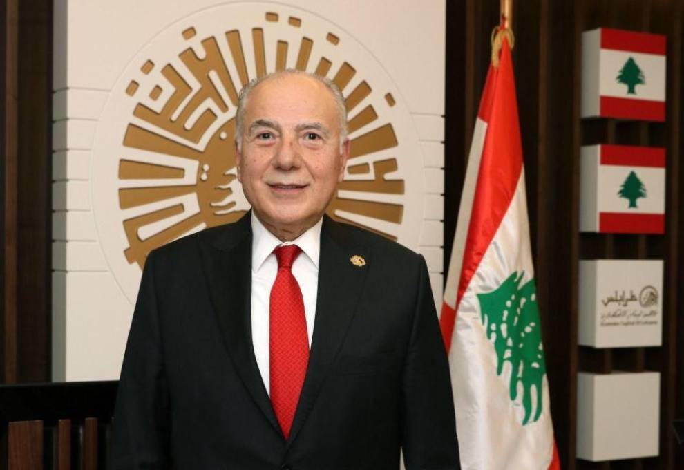 رحّب رئيس غرفة التجارة والصناعة والزراعة في طرابلس والشمال، السيد توفيق دبوسي، بقرار دولة الإمارات العربية المتحدة رفع حظر السفر عن مواطنيها إلى لبنان، واصفاً هذه الخطوة بأنها "بارقة أمل لإعادة وصل ما انقطع وتعزيز أواصر الأخوة والتعاون بين البلدين الشقيقين".    وأكد دبوسي في تصريح له أن هذا القرار " يشكل دفعاً إيجابياً باتجاه توثيق العلاقات الثنائية، ويفتح آفاقاً واسعة أمام التبادل السياحي والاقتصادي والثقافي، كما يُمهّد الطريق أمام عودة الثقة العربية إلى لبنان. وأعرب عن أمله في أن يُعمّم هذا القرار على باق