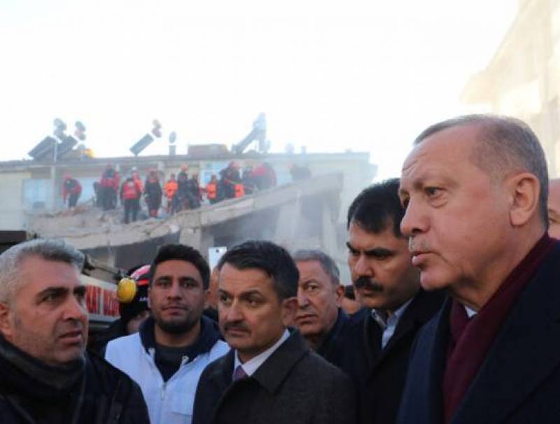 أردوغان يعد ببناء منزل لكل من تضرر من الزلزال